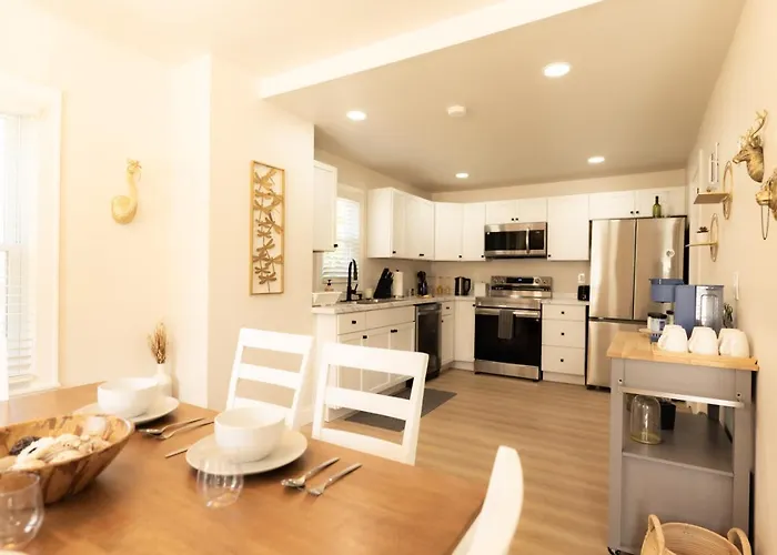 Work, Rest And Gather - Spacious 3br With Modern Charm Dunlap