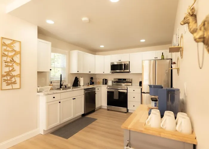 Casa vacanze Work, Rest And Gather - Spacious 3br With Modern Charm