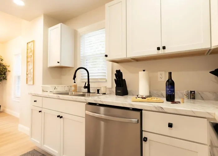 Work, Rest And Gather - Spacious 3br With Modern Charm * Dunlap