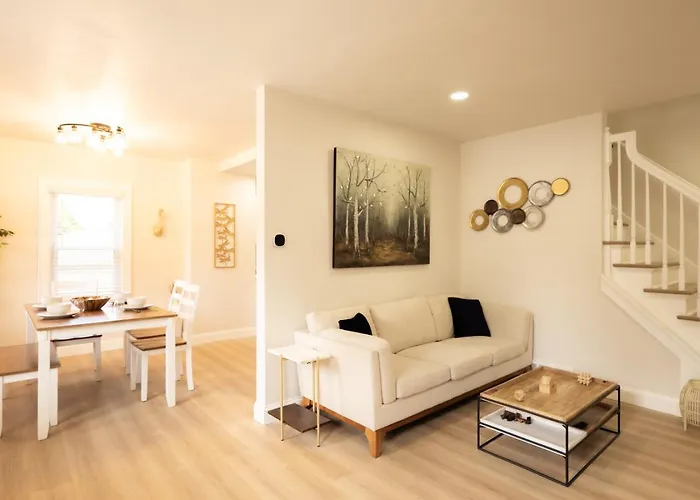 Casa vacanze Work, Rest And Gather - Spacious 3br With Modern Charm