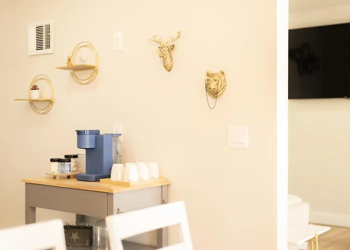 Work, Rest And Gather - Spacious 3br With Modern Charm Dunlap