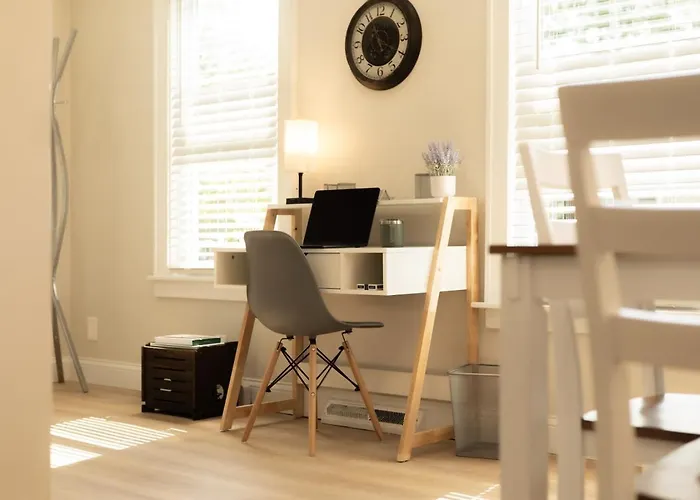 Work, Rest And Gather - Spacious 3br With Modern Charm