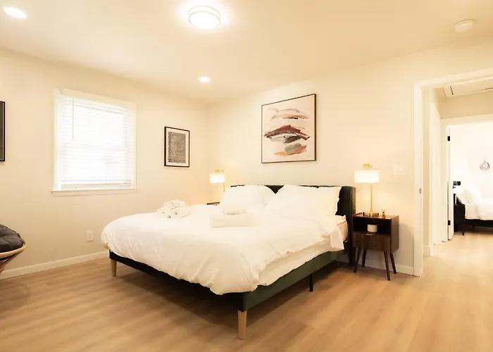 Work, Rest And Gather - Spacious 3br With Modern Charm Dunlap