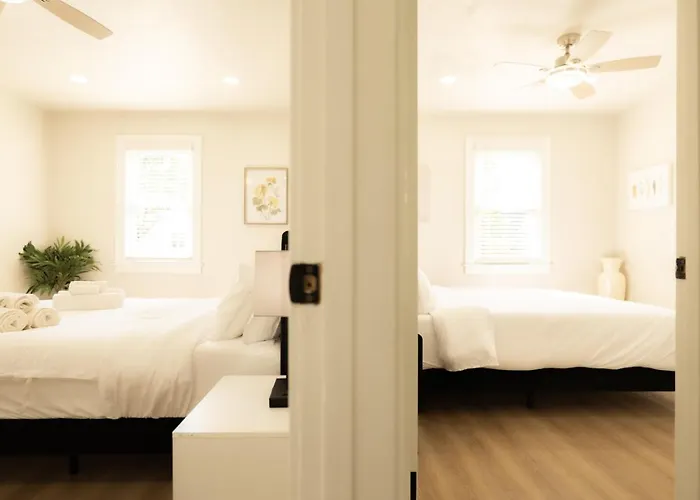 Work, Rest And Gather - Spacious 3br With Modern Charm *