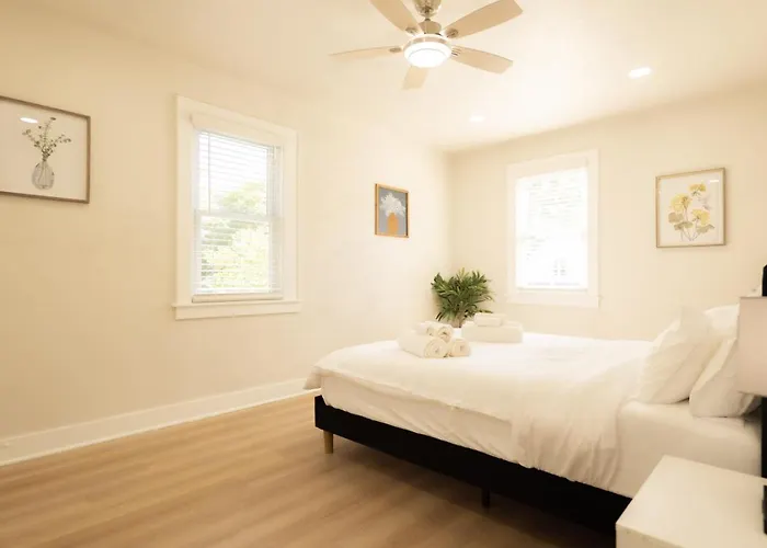 Work, Rest And Gather - Spacious 3br With Modern Charm Dunlap